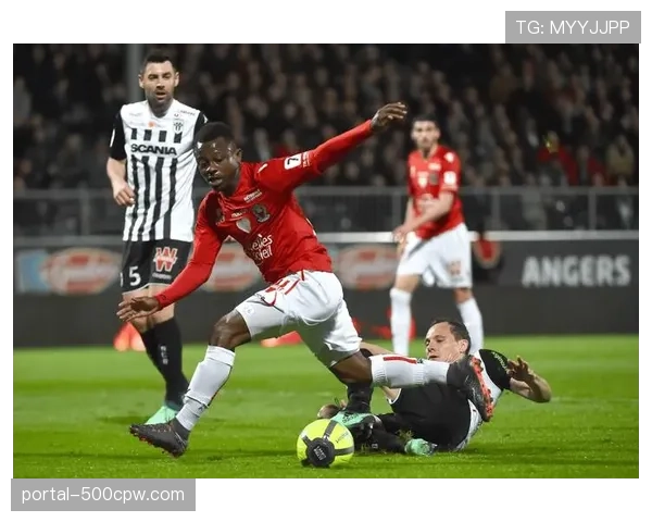 前法国国脚点评：当代法甲对中场球员的跑动覆盖能力要求达到历史新高